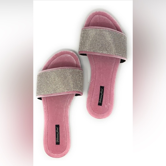 NEW Victoria’s Secret Embellished Pink Velvet Slides Size M - Picture 2 of 11